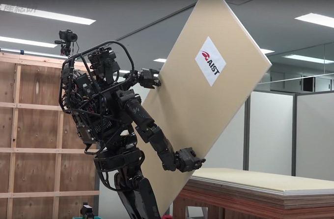 ربات های انسان نما در ساخت خانه به انسان یاری خواهند کرد