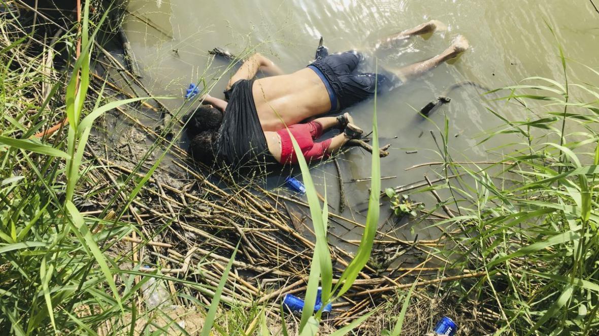 تصویر مرگ کودک مهاجر و پدرش در مرز مکزیک- آمریکا