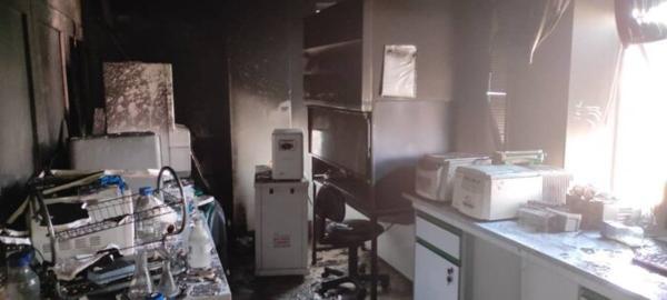 نجات 30 نفر از آتش سوزی ساختمان پزشکان در بلوار آفریقا